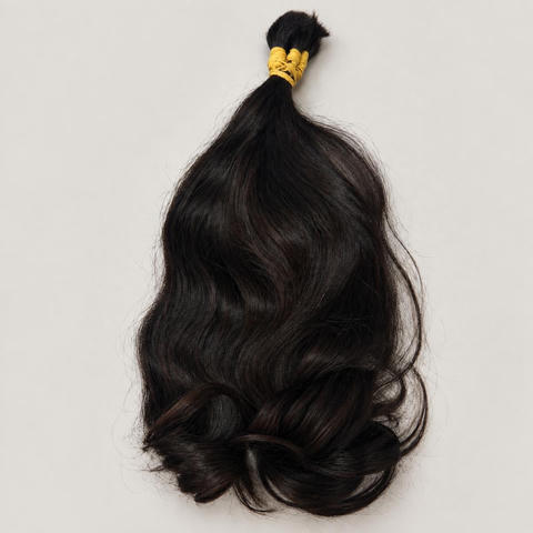 Cabelo castanho médio levemente ondulado, 45 cm, 105 g, brasileiro do Sul